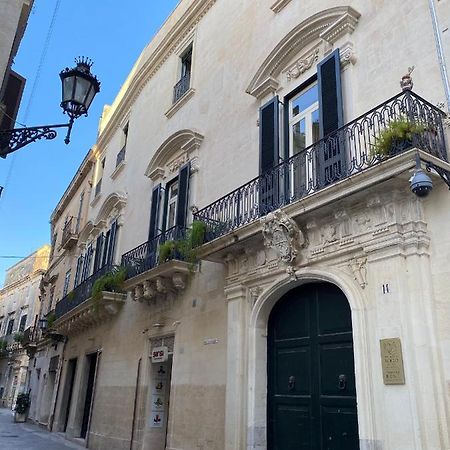 Palazzo Rollo Acomodação com café da manhã Lecce Exterior foto