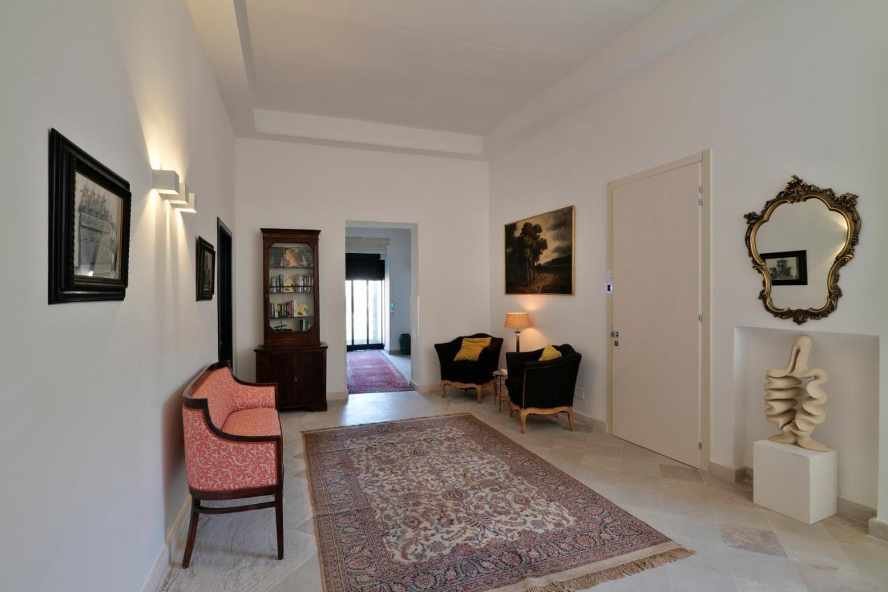 Palazzo Rollo Acomodação com café da manhã Lecce Exterior foto