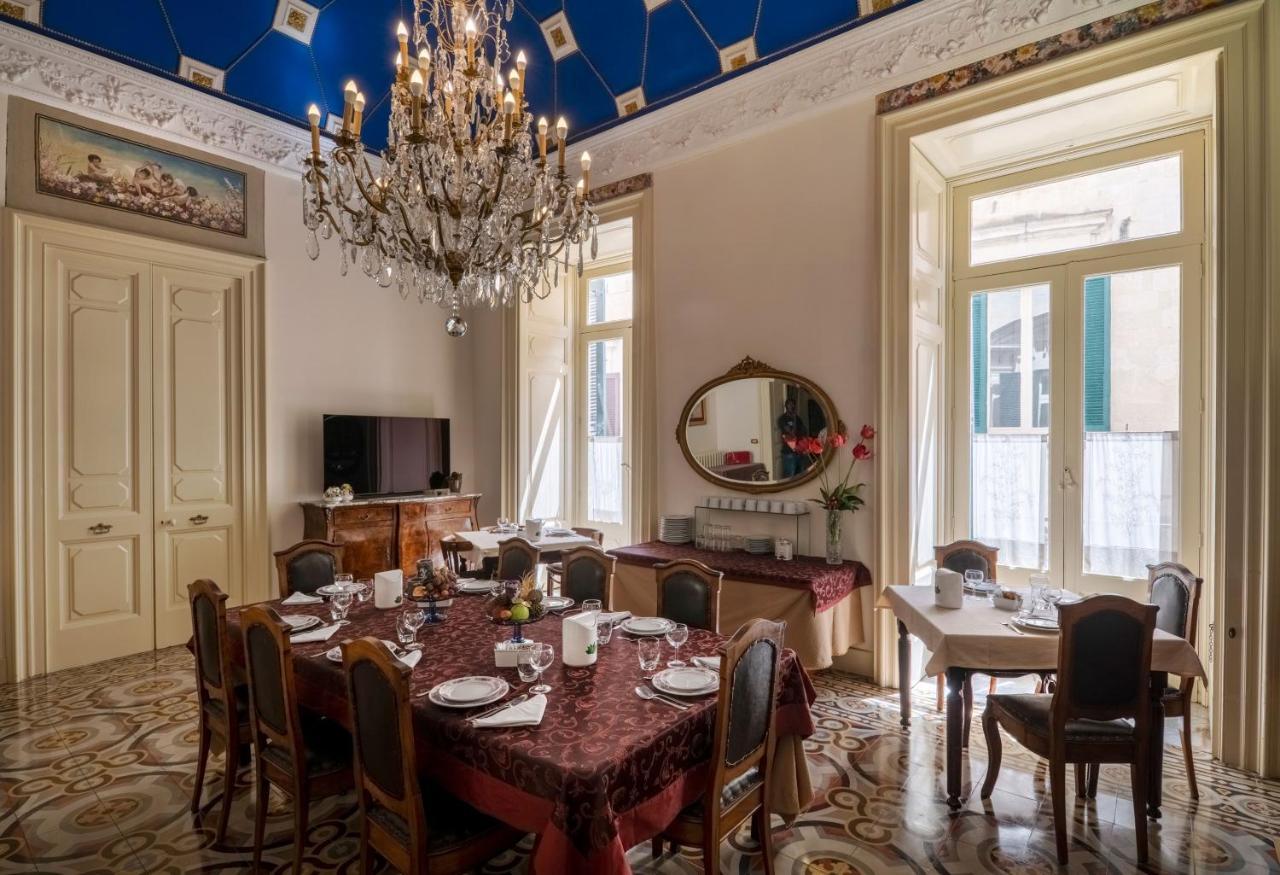 Palazzo Rollo Acomodação com café da manhã Lecce Exterior foto