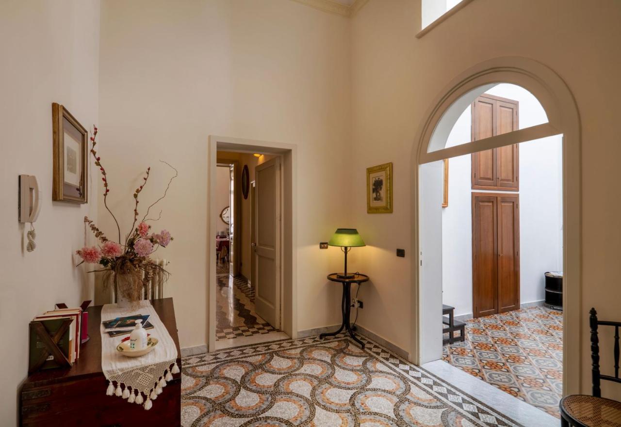 Palazzo Rollo Acomodação com café da manhã Lecce Exterior foto