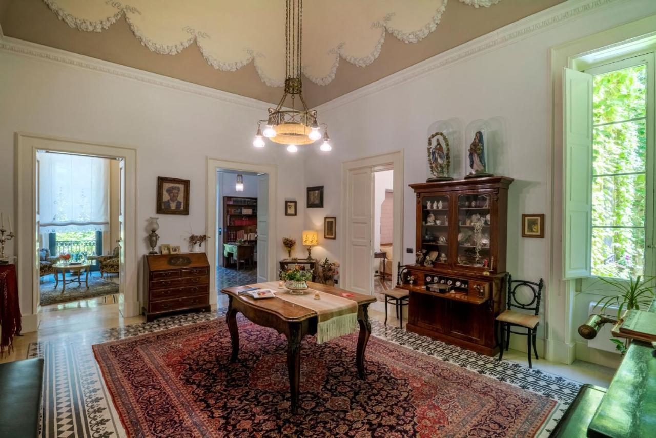 Palazzo Rollo Acomodação com café da manhã Lecce Exterior foto