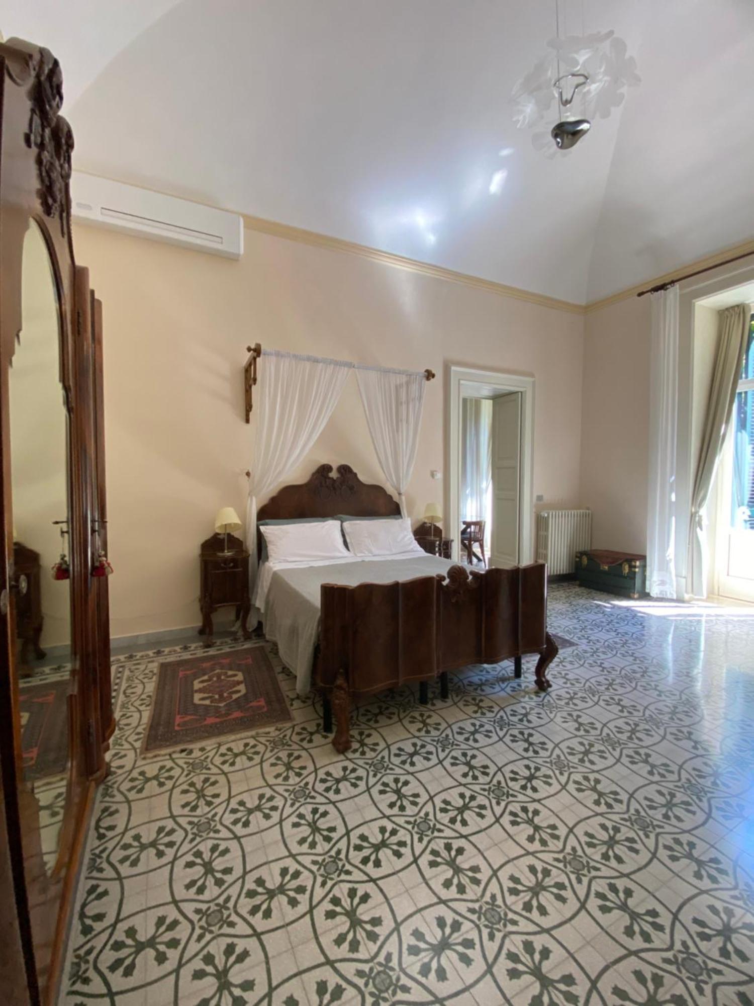 Palazzo Rollo Acomodação com café da manhã Lecce Exterior foto